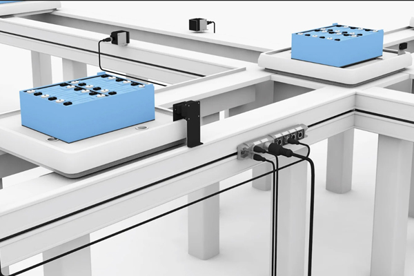 托盘和转接板的可靠定位